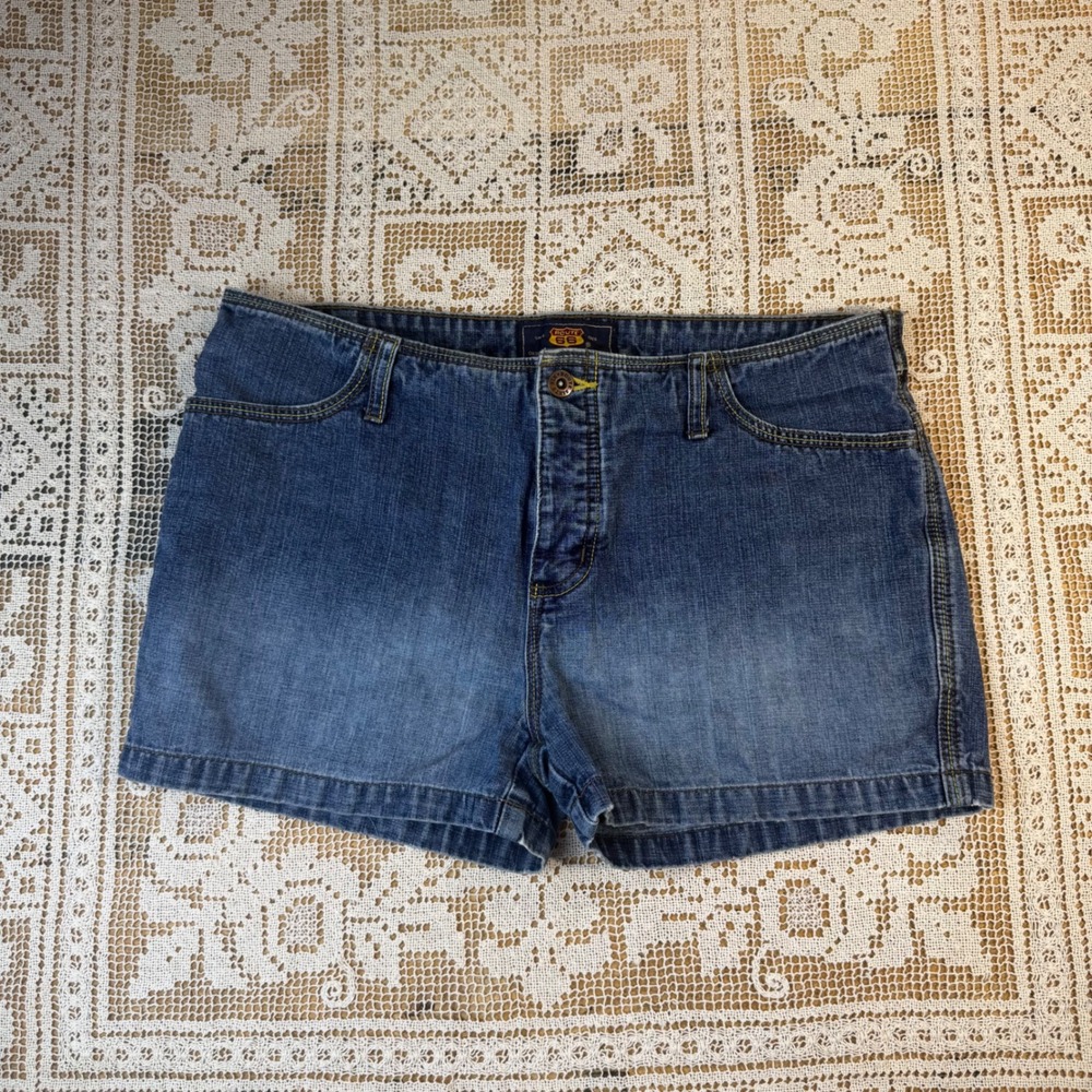 Route 66 denim shorts medium Wash low rise with button fly sz 9/10